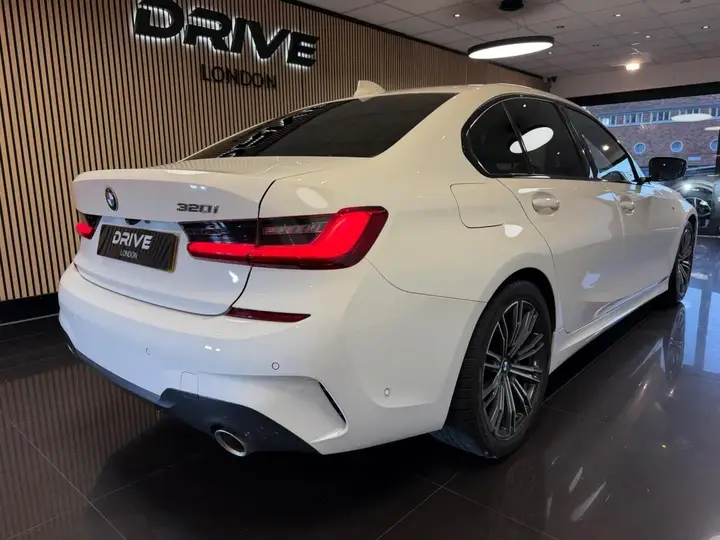 BMW 3 Series 2019 photo 3