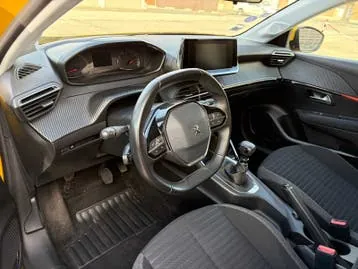 Peugeot 208 2020 photo 3