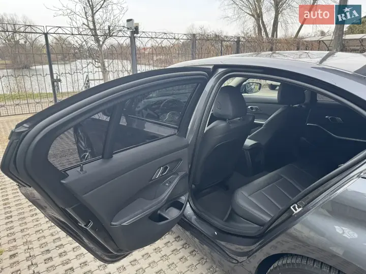 BMW 3 Series 2021 photo 3