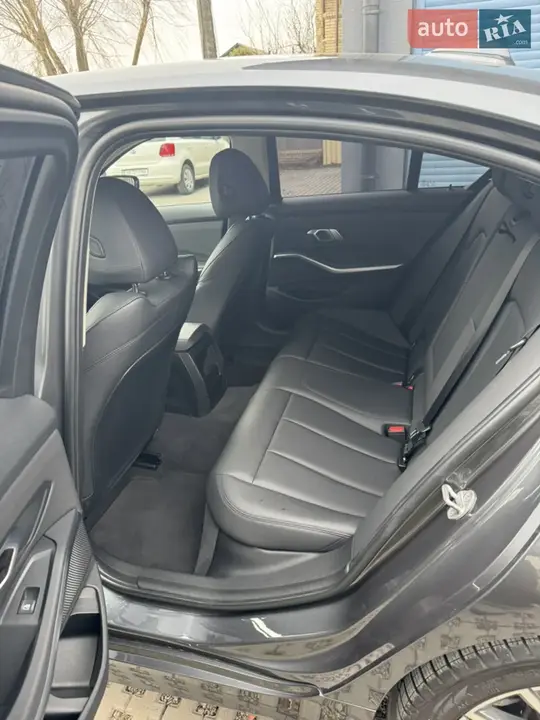 BMW 3 Series 2021 photo 2