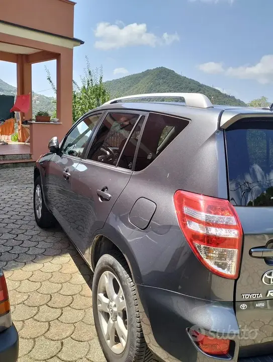 Toyota Rav4 2010 photo 2