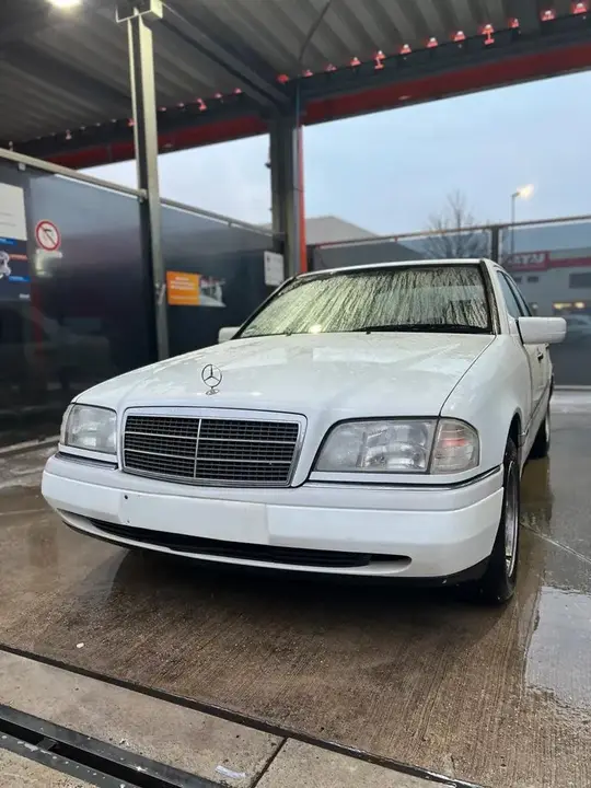 Mercedes-Benz C180