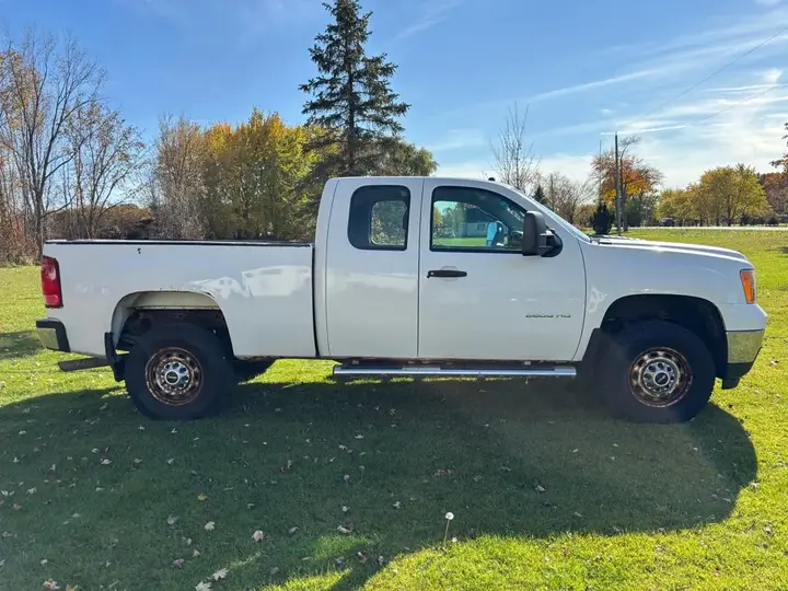 GMC Sierra 2500Hd 2012 photo 2