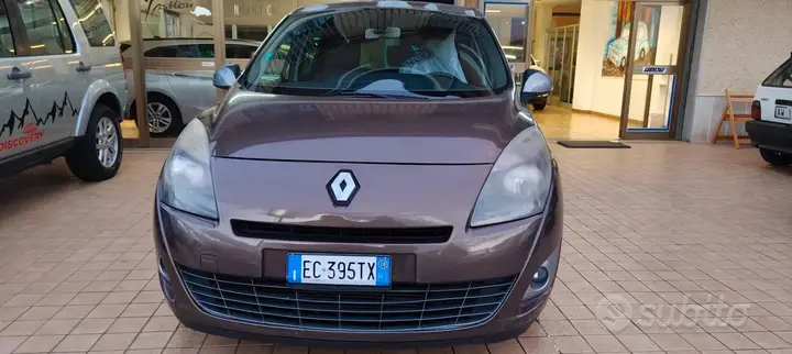 Renault Grand Scenic 2010 photo 2