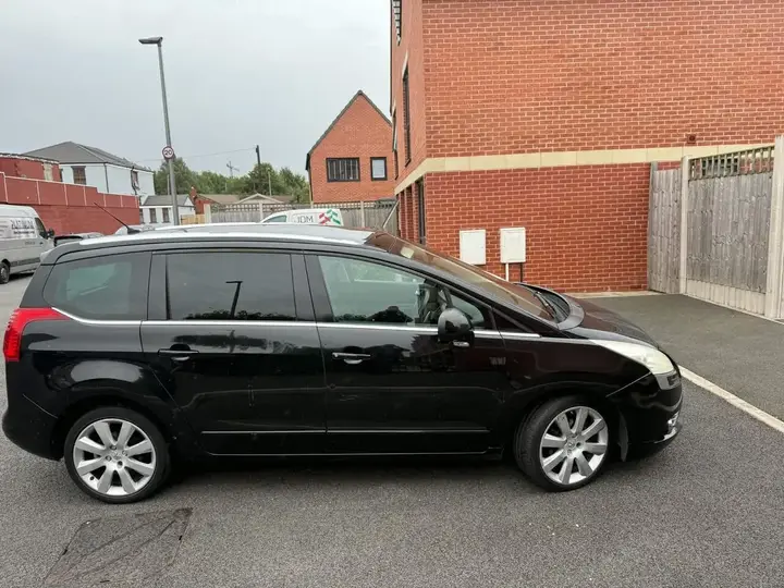 Peugeot 5008 2012 photo 5