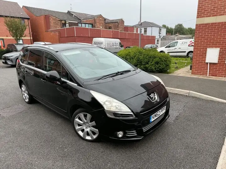 Peugeot 5008 2012 photo 2