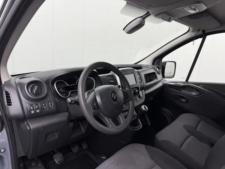 Renault Trafic 2021 photo 3