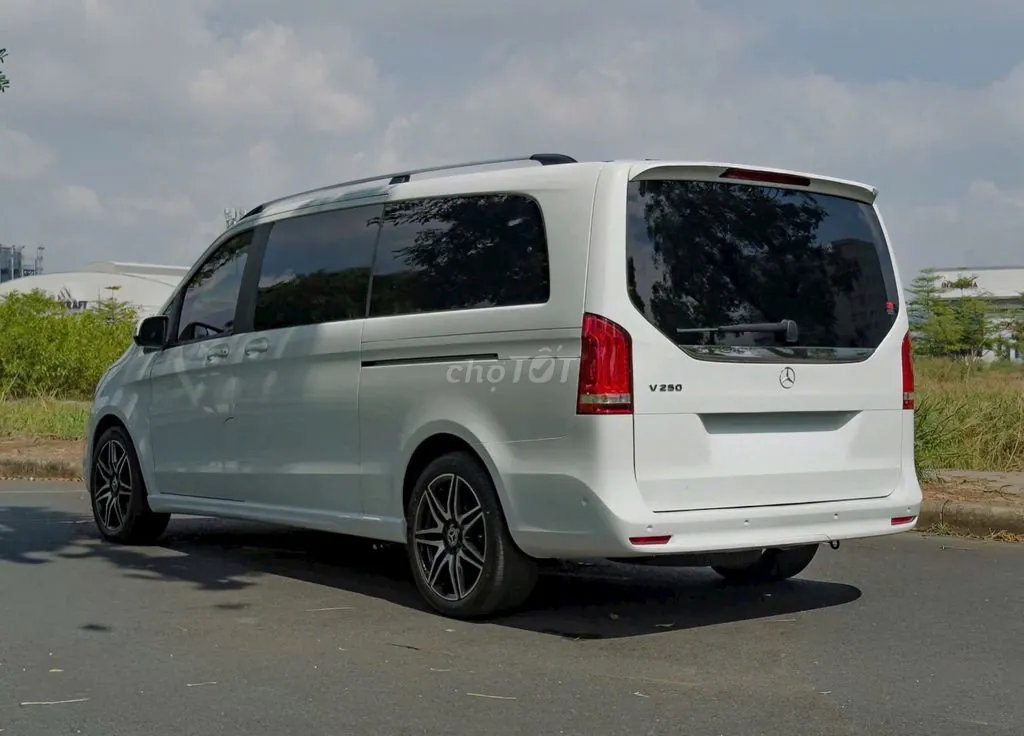 Mercedes-Benz V-Class 2023 photo 4