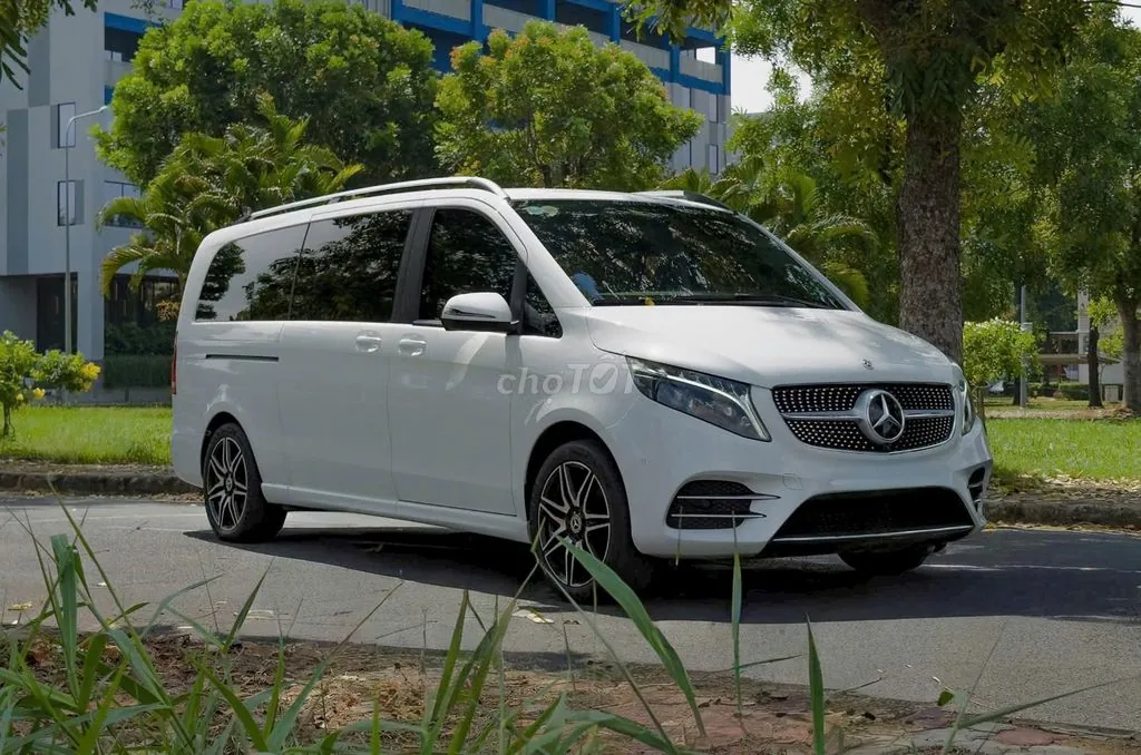 Mercedes-Benz V-Class 2023 photo 2