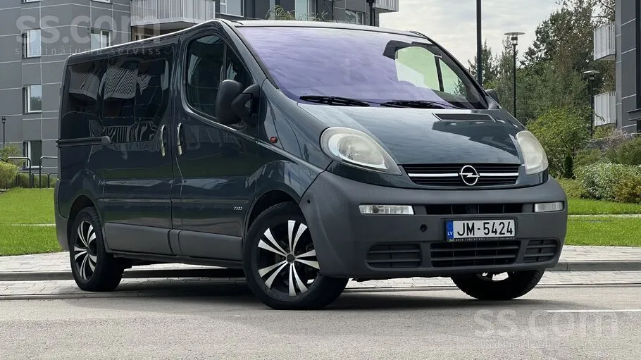 Opel Vivaro 2003 photo 2