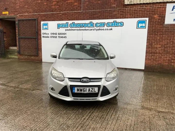 Ford Focus 2012 photo 2