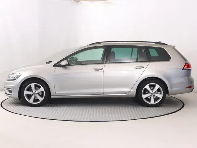Volkswagen Golf Variant 2018 photo 2