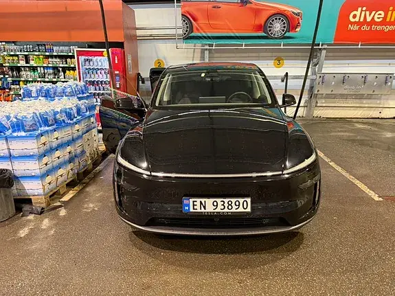 Tesla Model Y 2025 photo 2