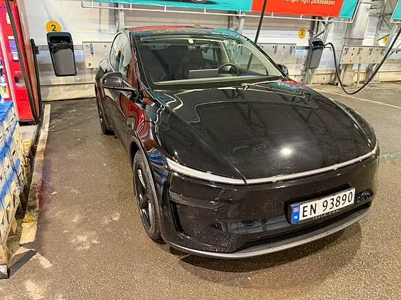 Tesla Model Y 2025 photo 3