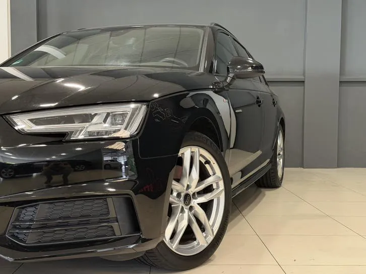 Audi A4 2018 photo 2