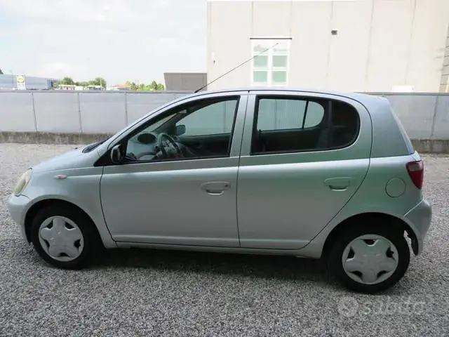 Toyota Yaris 2002 photo 2