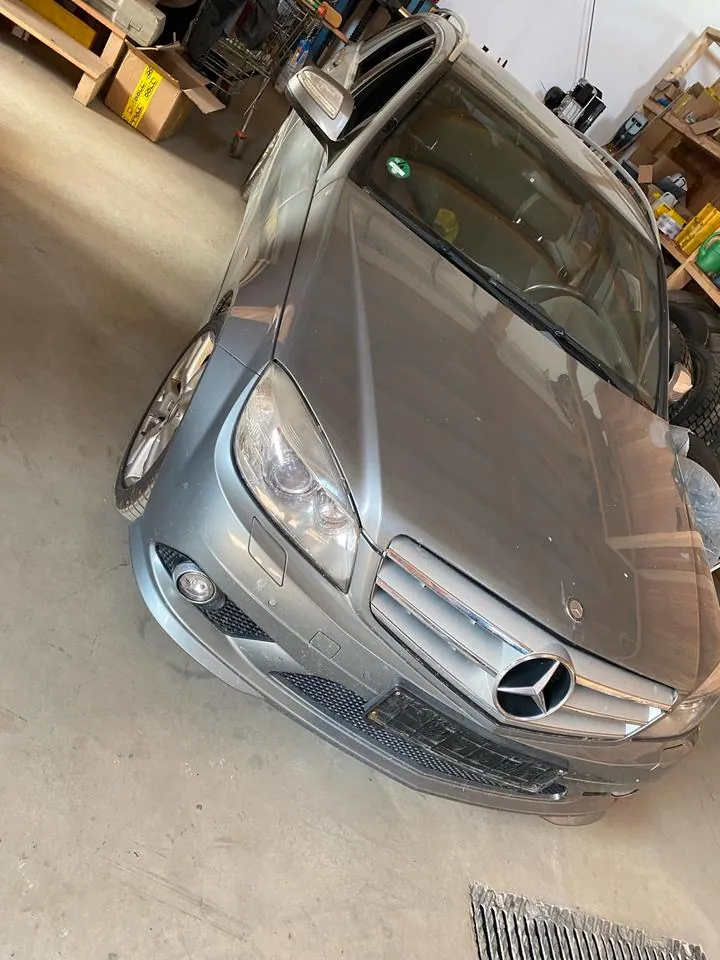 Mercedes-Benz C320