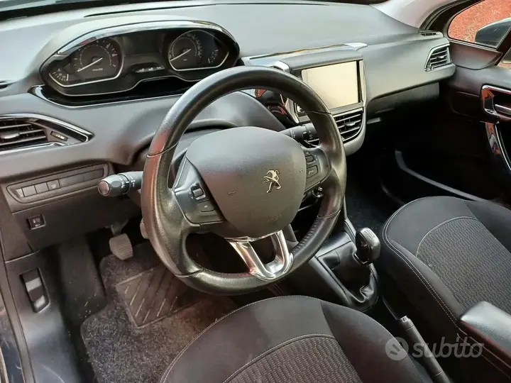 Peugeot 208 2019 photo 5