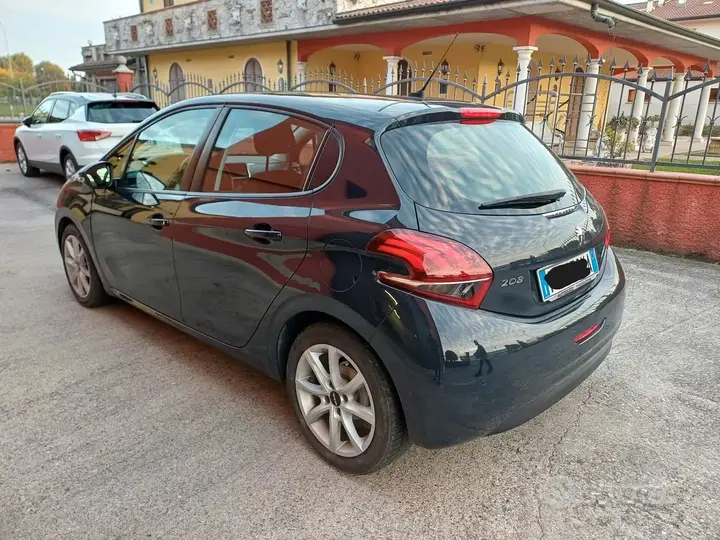 Peugeot 208 2019 photo 4