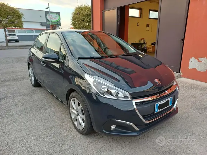 Peugeot 208 2019 photo 2