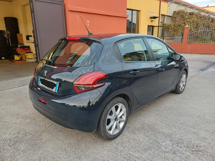 Peugeot 208 2019 photo 3