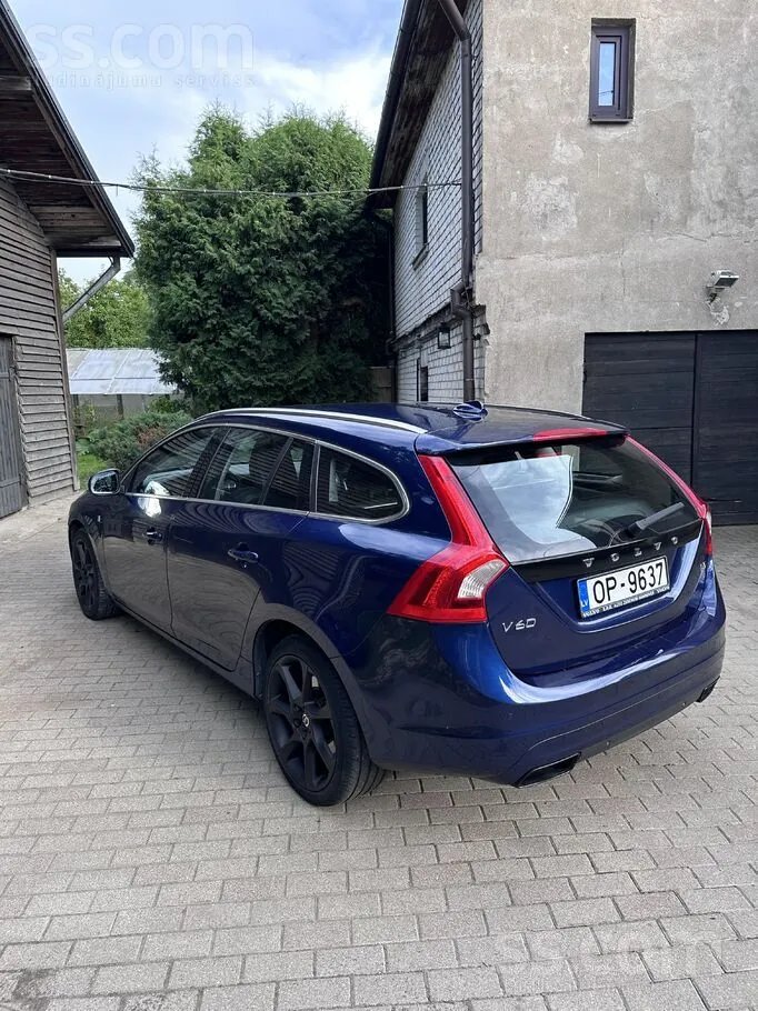 Volvo V60 2015 photo 2