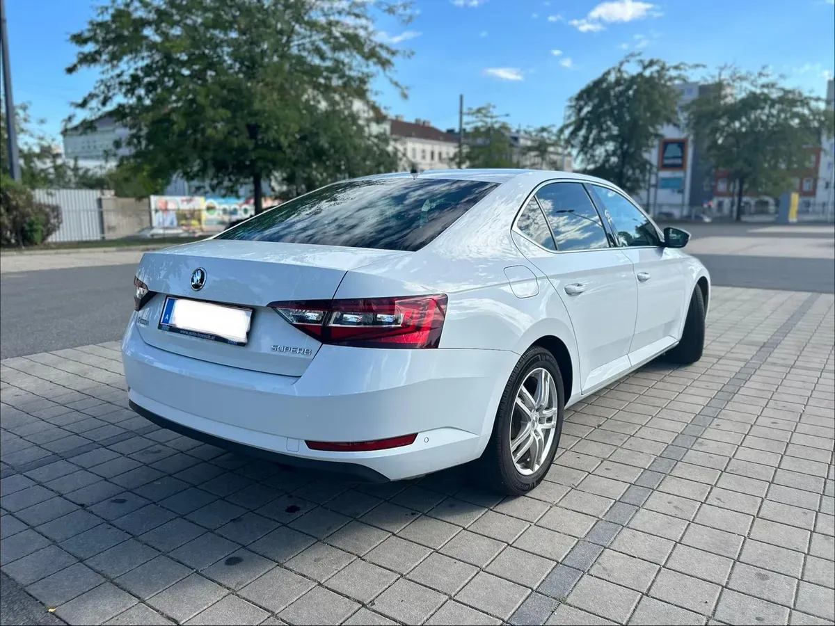 Skoda Superb 2019 photo 3
