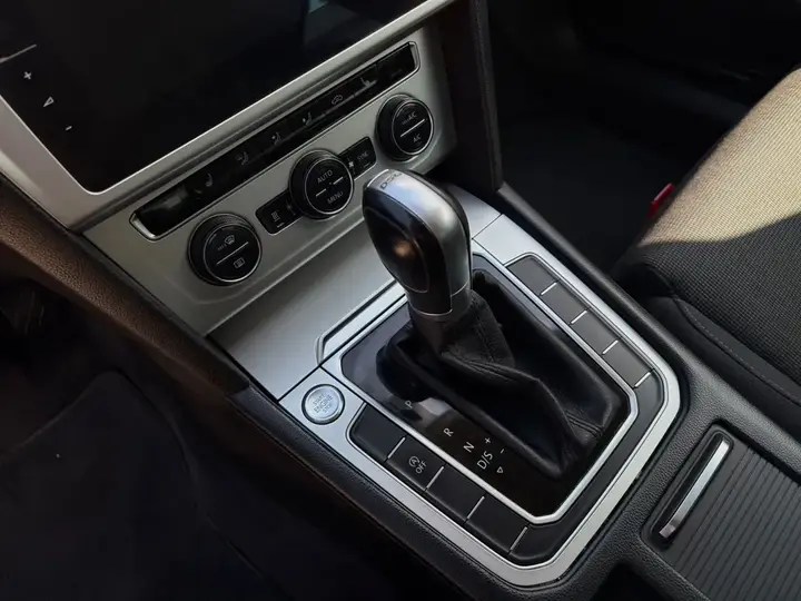 Volkswagen Passat 2018 photo 3