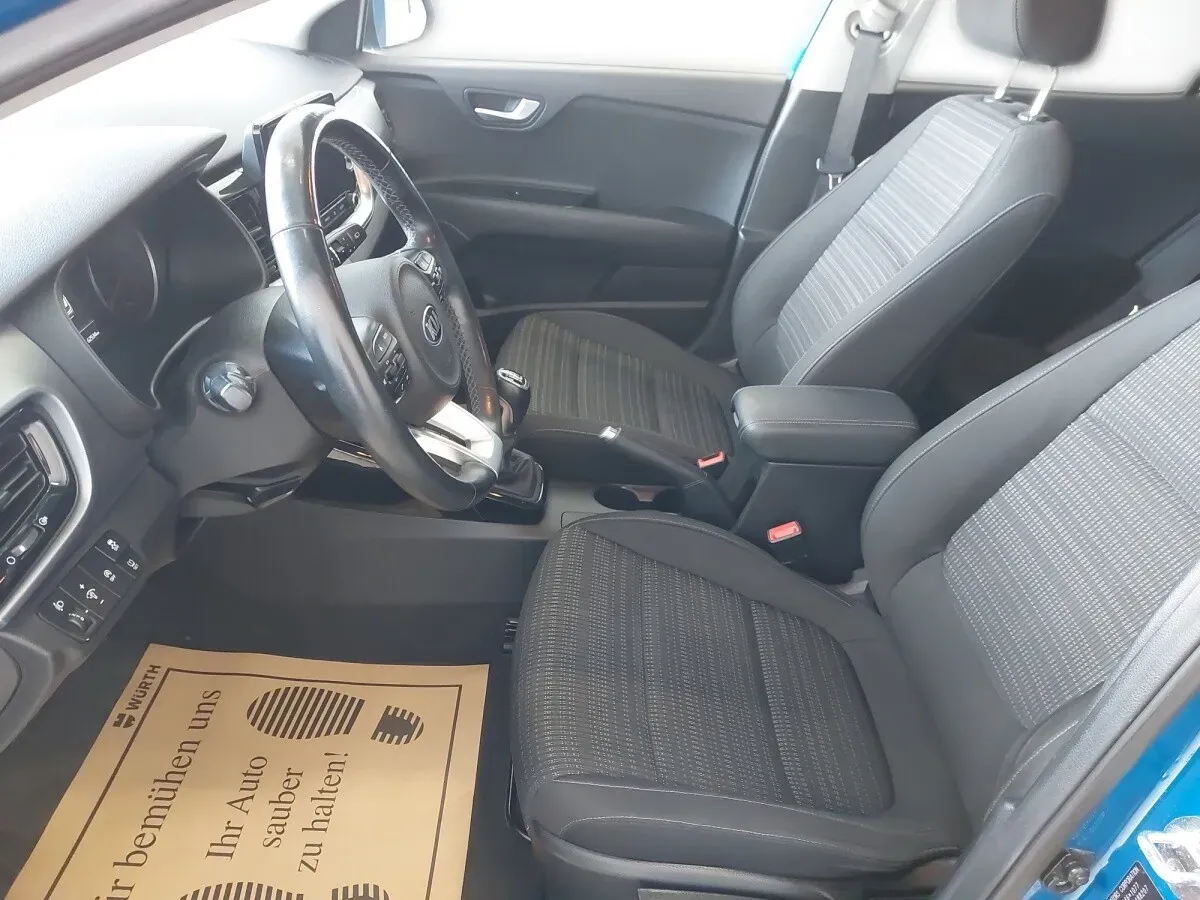 Kia Stonic 2021 photo 2
