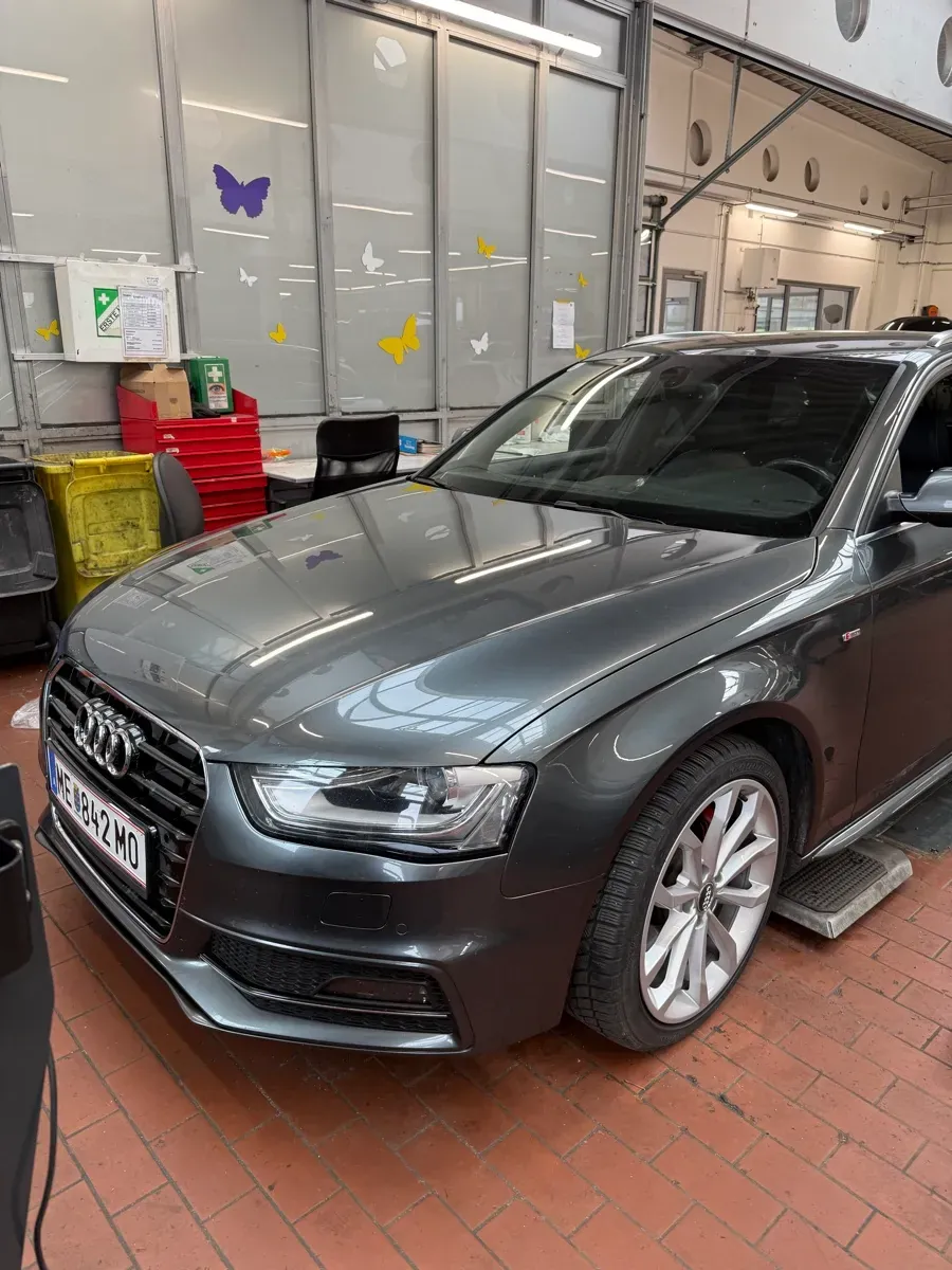 Audi A4 2013 photo 2