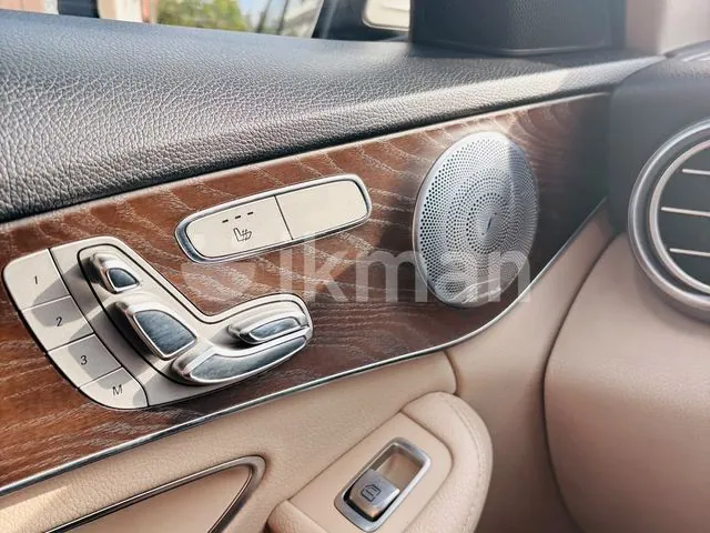 Mercedes-Benz C350 2016 photo 4