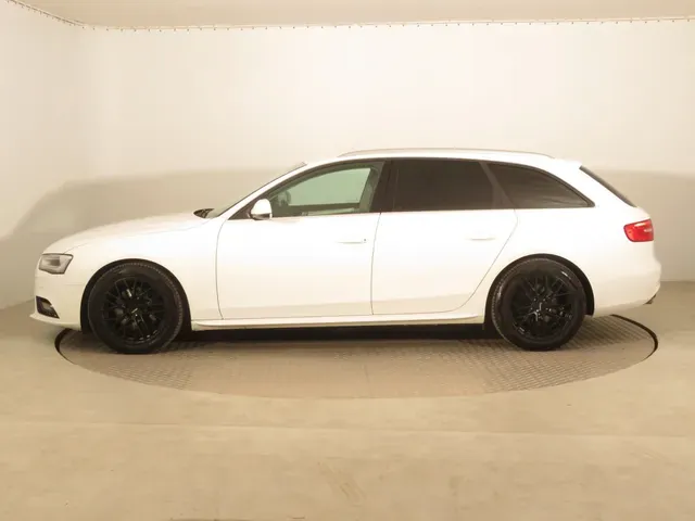 Audi A4 2013 photo 2