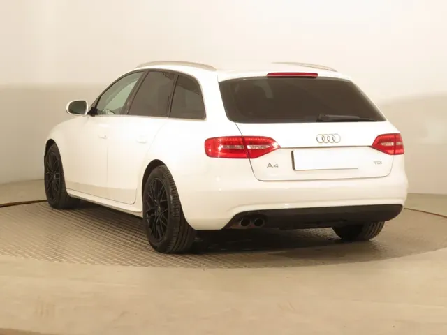 Audi A4 2013 photo 3
