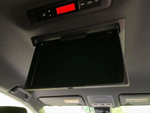 Toyota Vocsei Zs 2017 photo 5