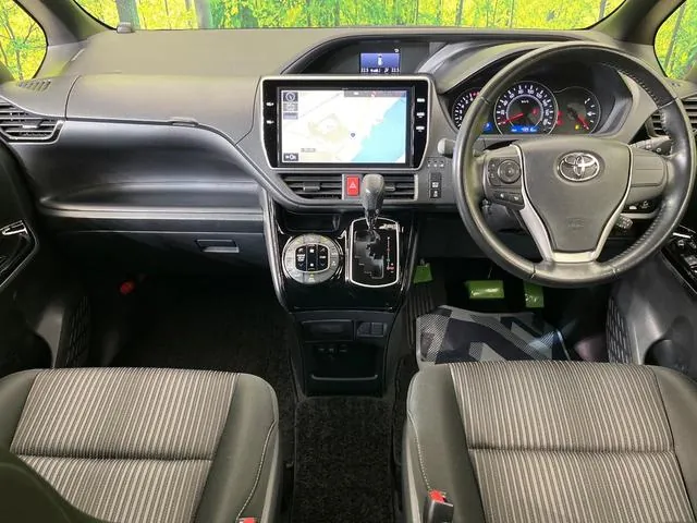 Toyota Vocsei Zs 2017 photo 2