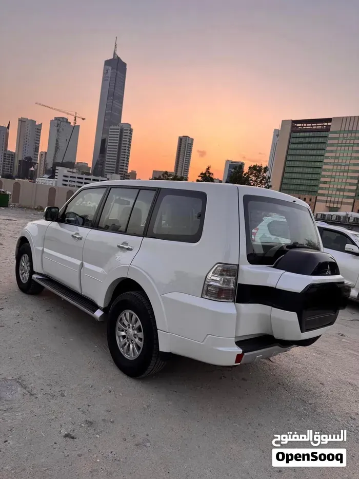 Mitsubishi Pajero 2015 photo 2