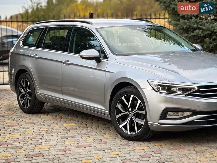 Volkswagen Passat 2022 photo 4