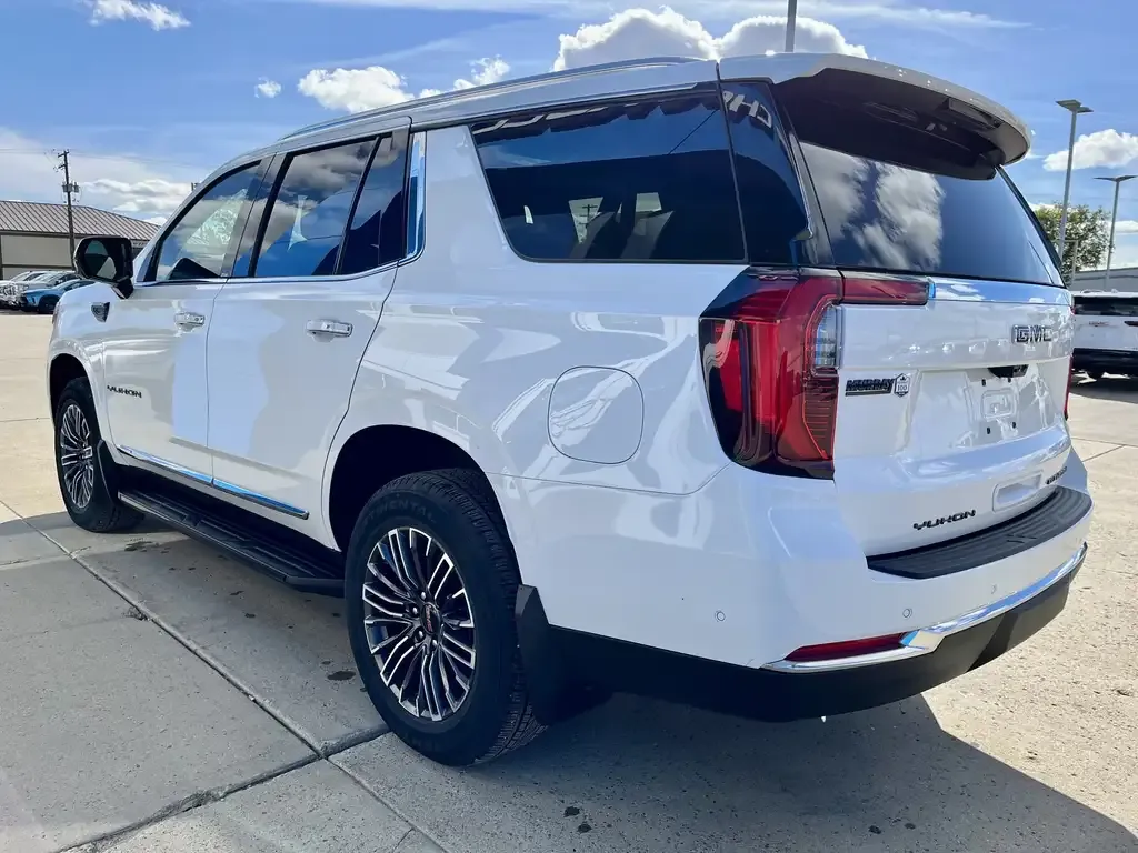 GMC Yukon 2026 photo 2