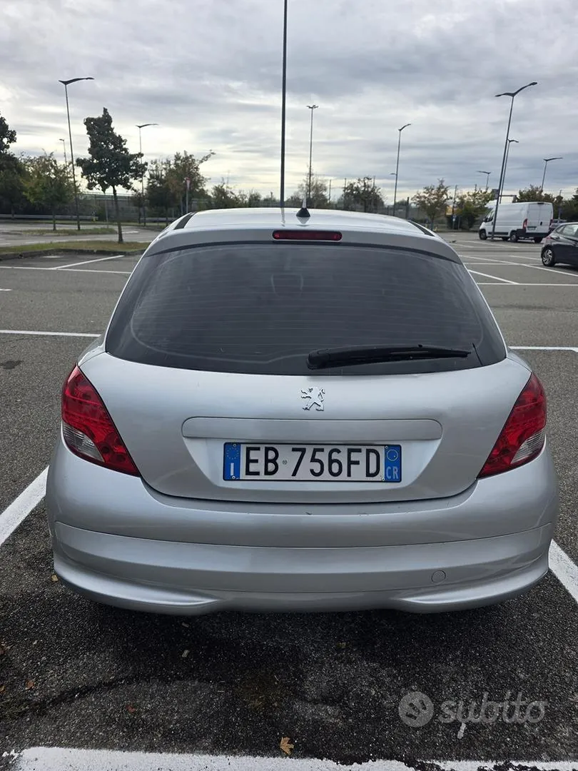 Peugeot 207 2010 photo 2