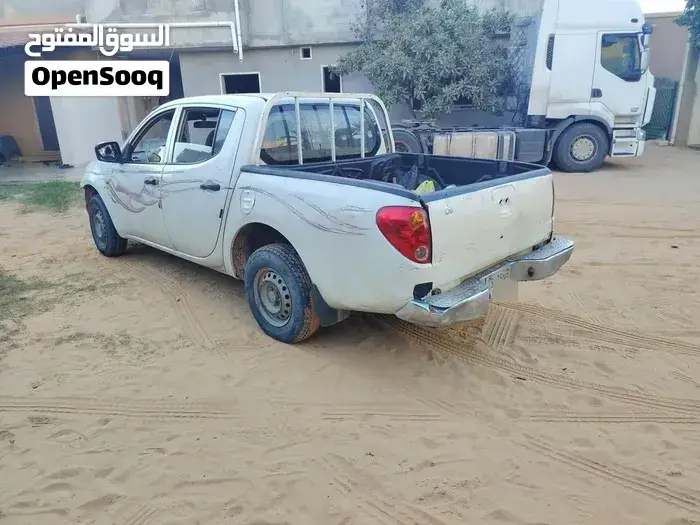 Mitsubishi L200 2004 photo 3
