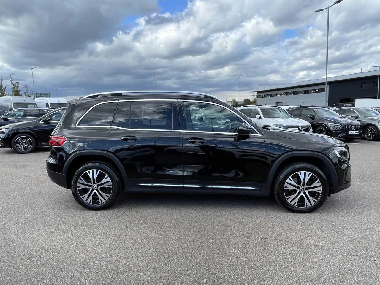 Mercedes-Benz Glb 2025 photo 2