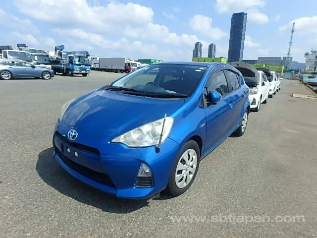 Toyota Aqua S 2012 photo 2