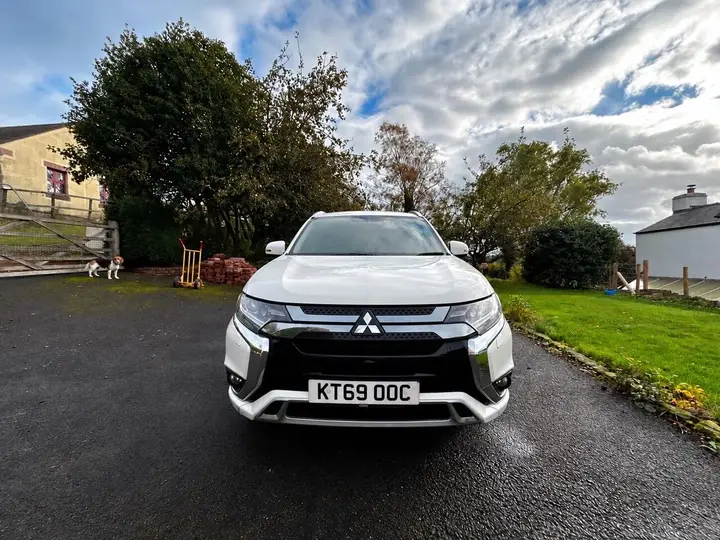 Mitsubishi Outlander 2020 photo 2