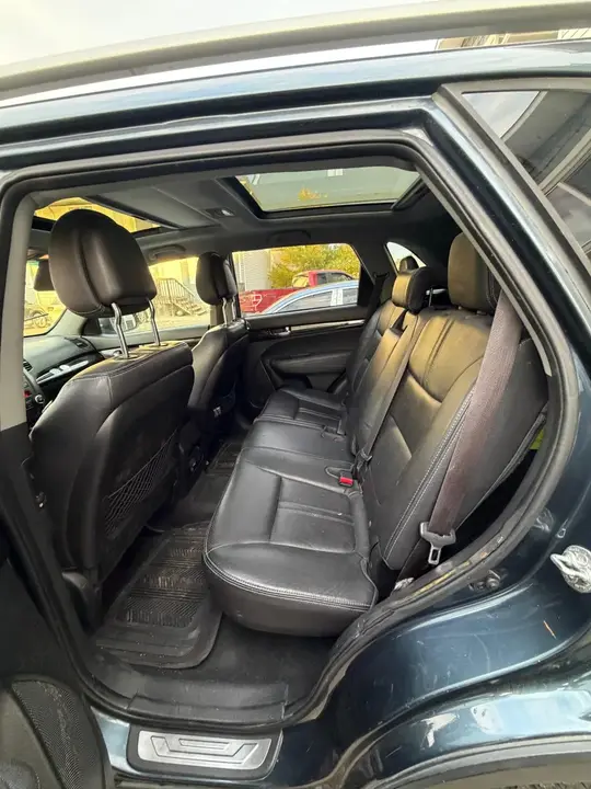 Kia Sorento 2011 photo 2