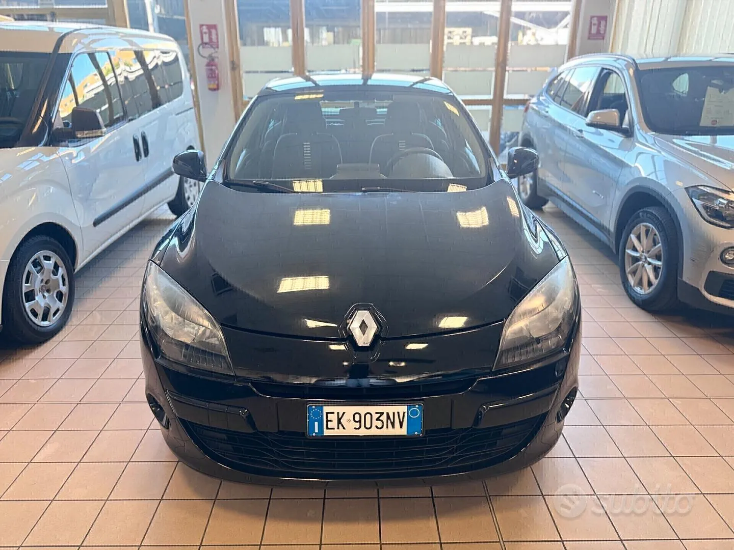 Renault Megane 2011 photo 2