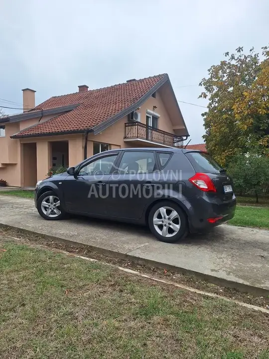 Kia Ceed 2010 photo 5
