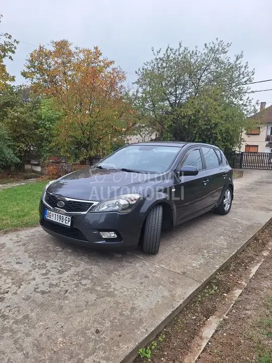 Kia Ceed 2010 photo 2