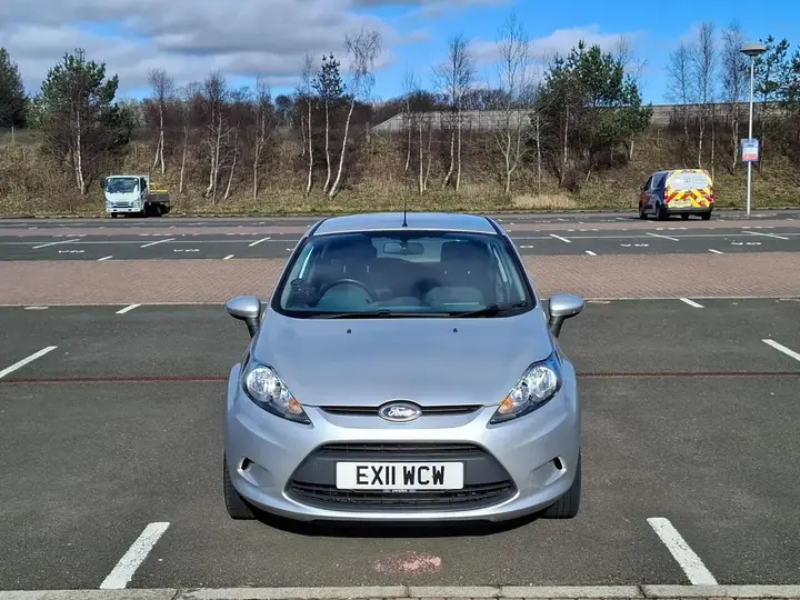 Ford Fiesta 2011 photo 2