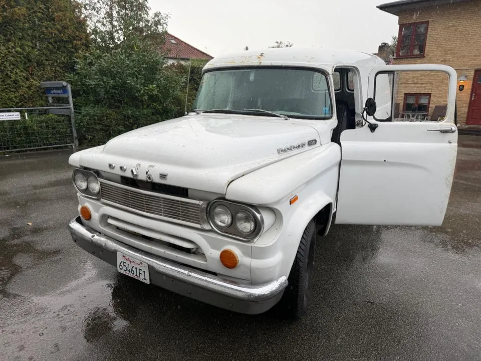 Dodge D100