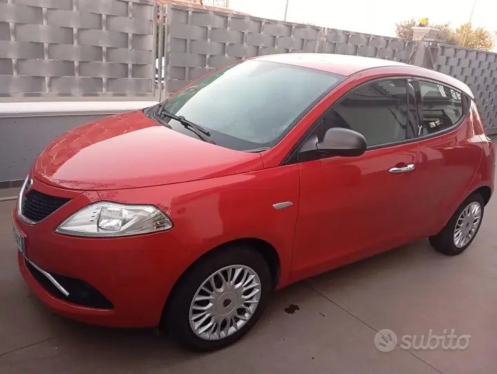 Lancia Ypsilon